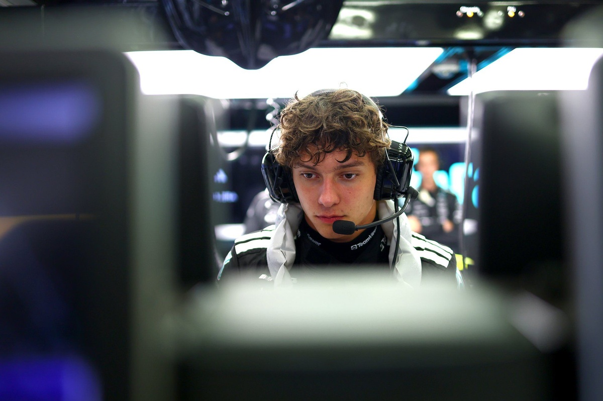 What should Mercedes do to fix its struggling rookie Antonelli?