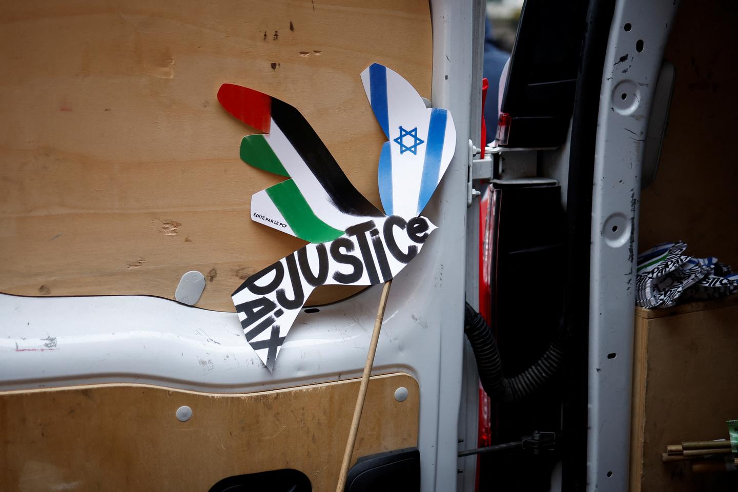 French police arrest park manager for refusing entry to Israeli tourists
