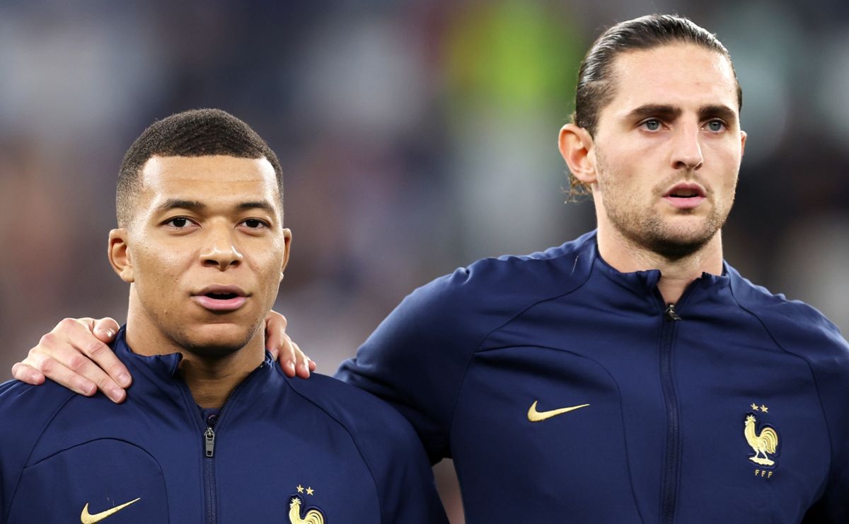 Mbappe's star teammate at France under fire amid coach controversy: 'I'm not going to prostitute myself for a player'