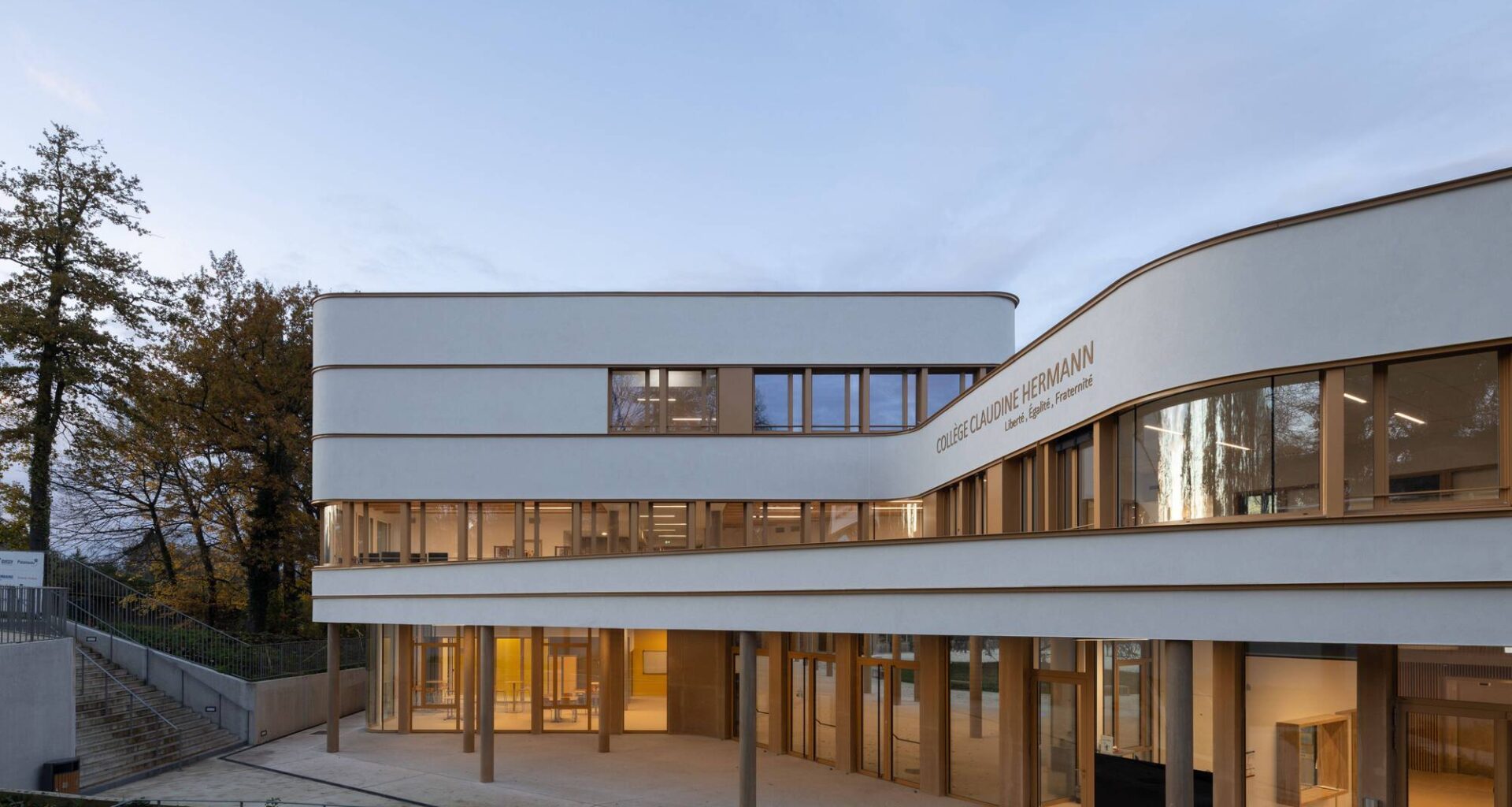 Claudine Hermann Secondary School / Ameller Dubois
