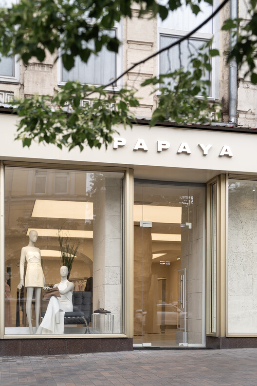 PAPAYA Brand Showroom / Between The Walls - Interior Photography