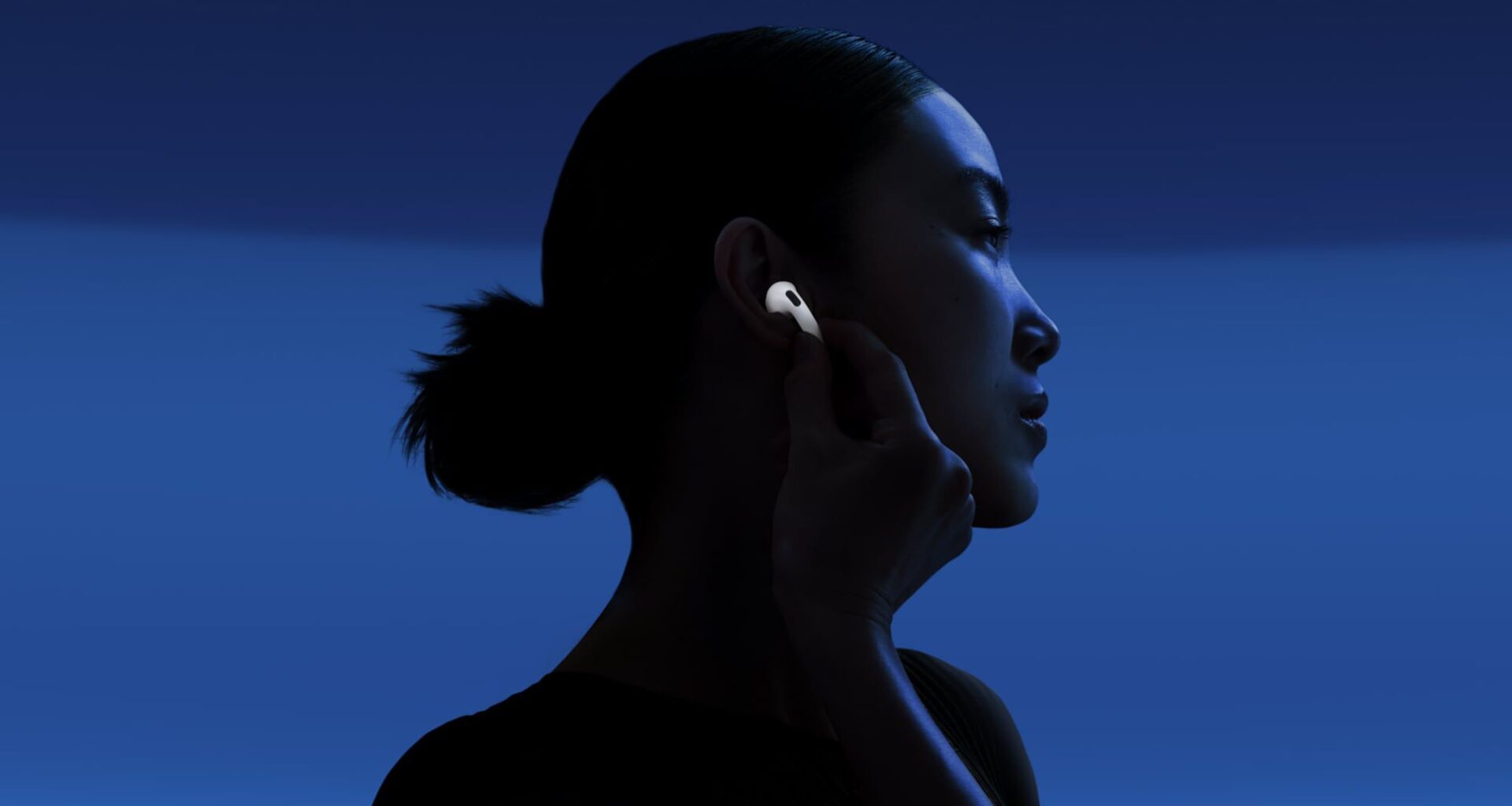 iOS 26: Remotely Control iPhone Camera With Your AirPods