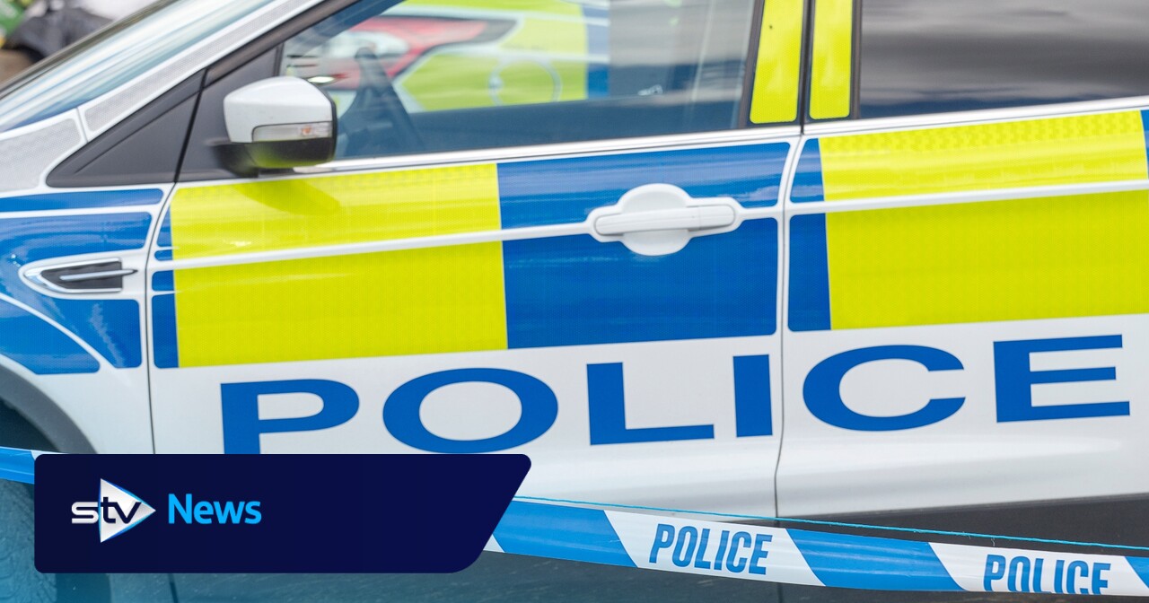 Man taken to hospital following one car crash in Glasgow
