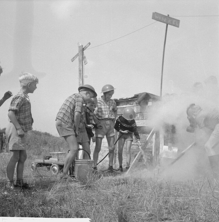 Unconventional Playgrounds: Built from Junk, Shaped by Concrete, Freed by Play - Image 4 of 13