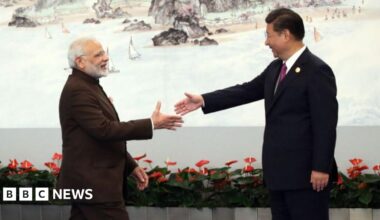 Indian Prime Minister Narendra Modi (L) shakes hands with Chinese President Xi Jinping (R) prior to the dinner on September 4, 2017