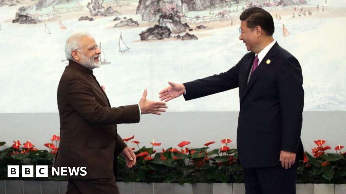 Indian Prime Minister Narendra Modi (L) shakes hands with Chinese President Xi Jinping (R) prior to the dinner on September 4, 2017