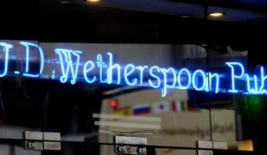 Wetherspoon bans Scottish banknotes across hundreds of pubs