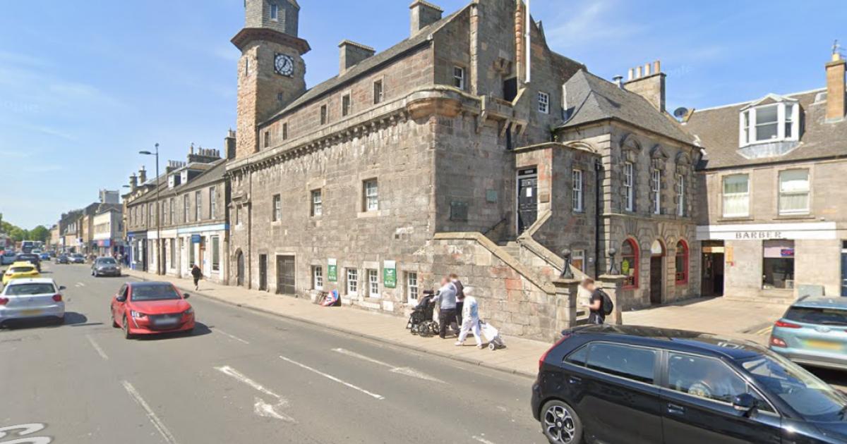 Musselburgh Old Town Hall flagpole removed on safety grounds