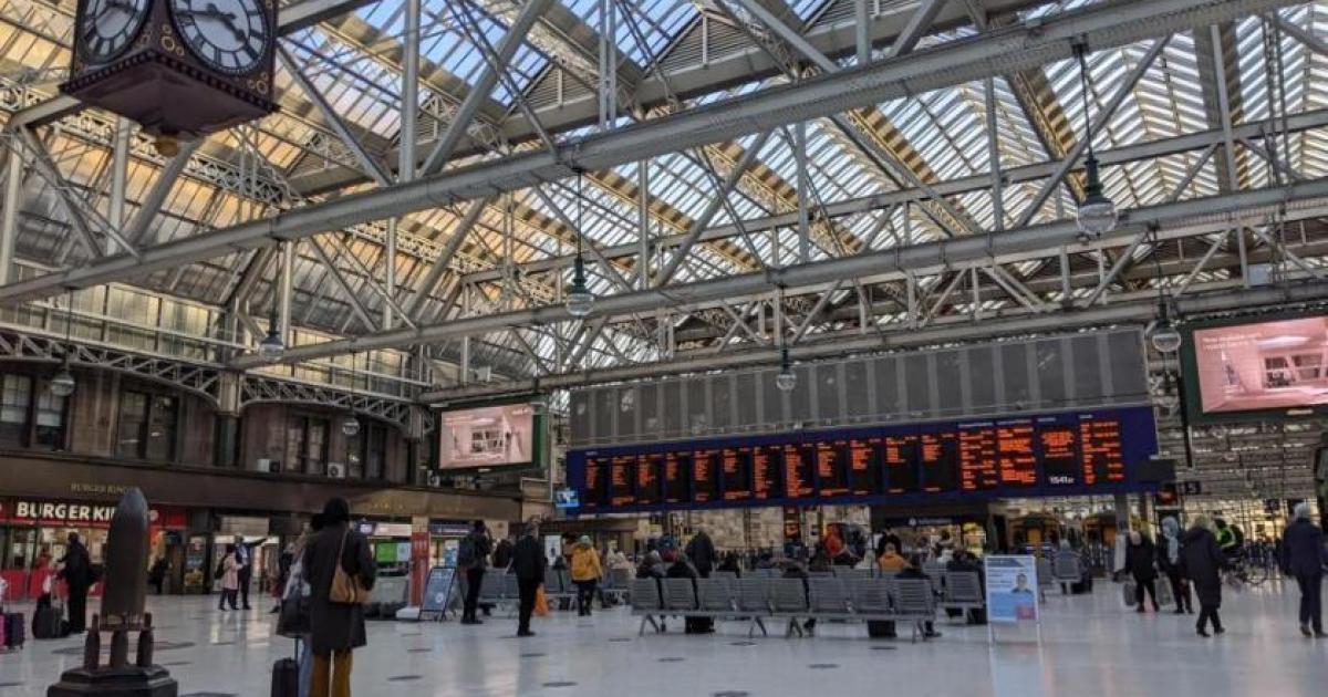 Passengers of Glasgow bus service warned due to 'filming'