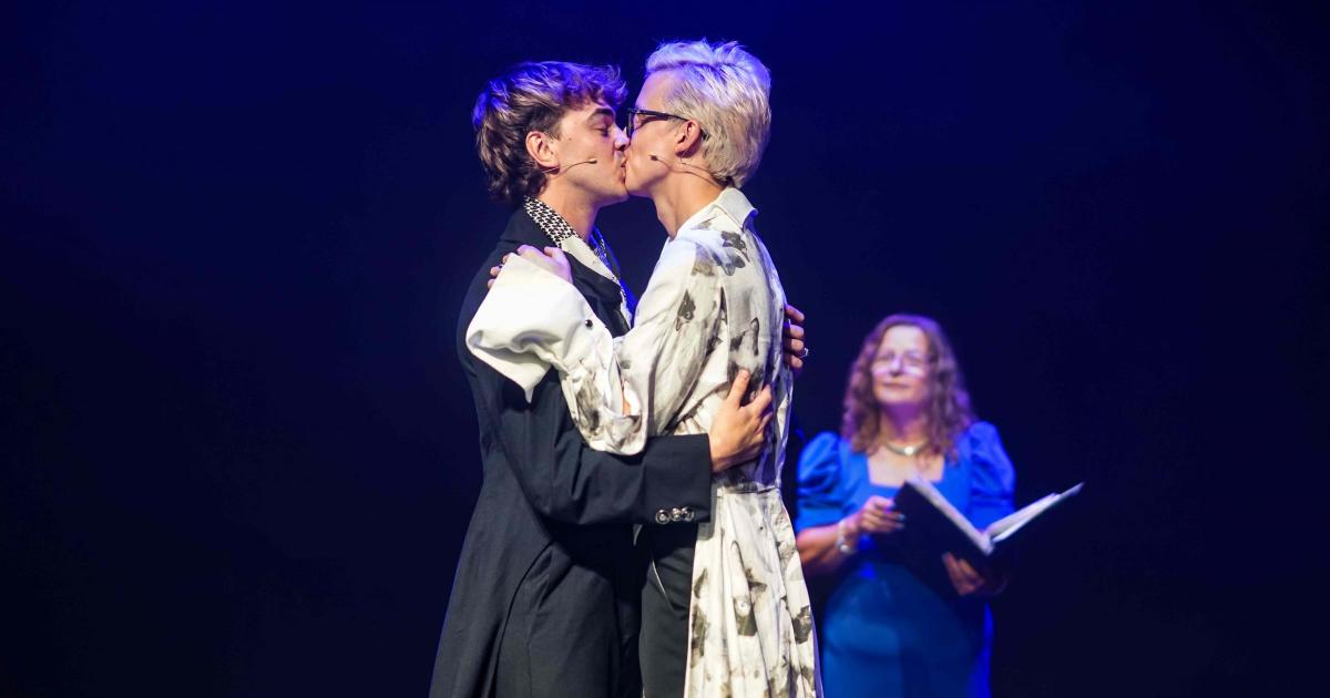 North London couple get married at Edinburgh Fringe