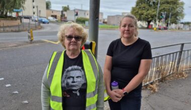 Parents become lollipop ladies at 'dangerous' Clydebank road