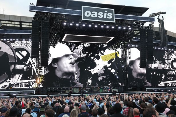 Liam and Noel Gallagher perform together again in front of a Scottish crowd for the first time in 16 years.