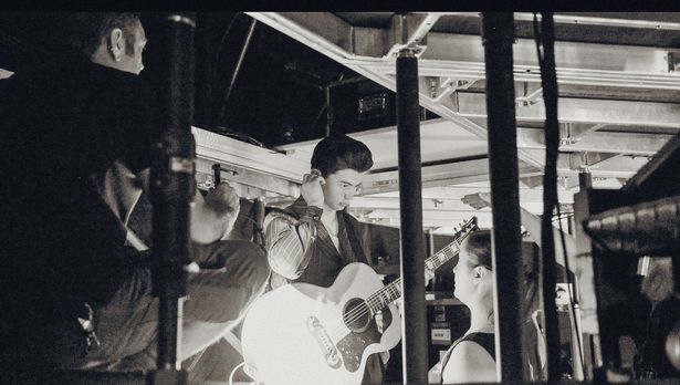 Elliot James Reay performing in Manchester
