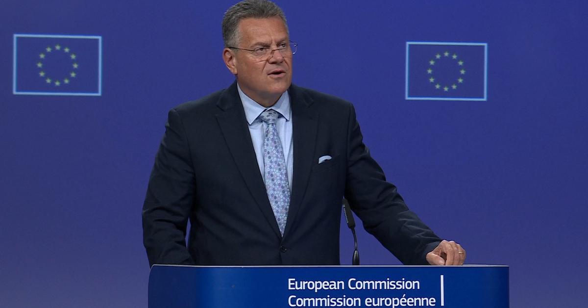 The United States and the EU agree in writing to the terms of the tariff agreement.