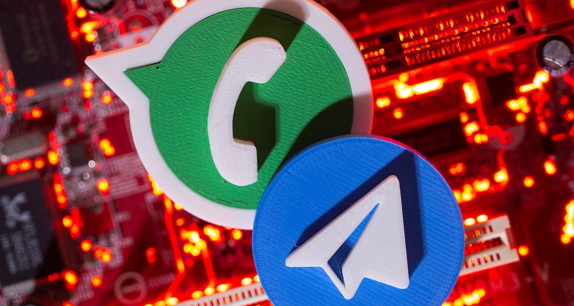 Russia restricts calls on WhatsApp, Telegram as internet control tightens | Social Media News