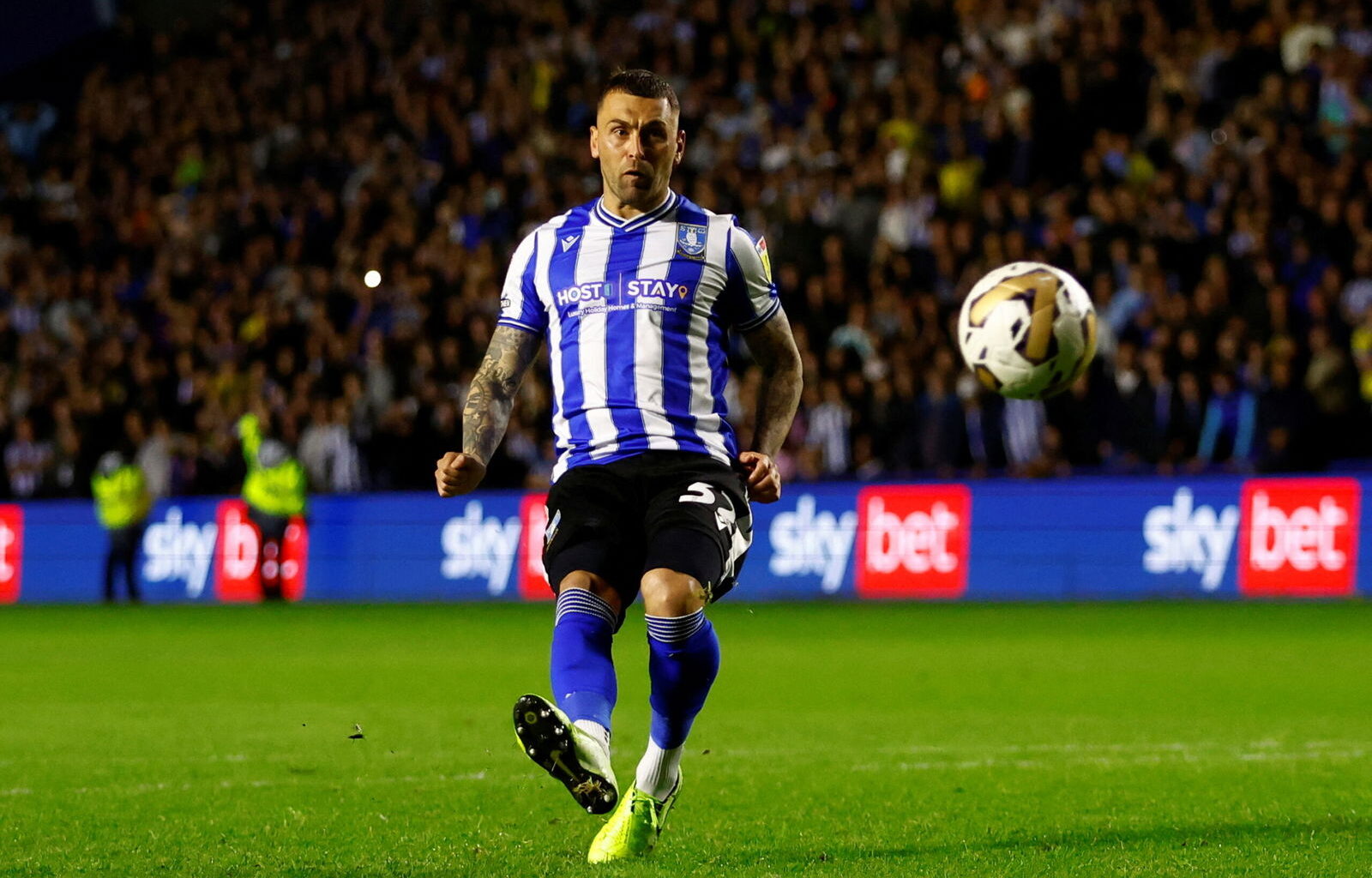 Jack Hunt training with Owls