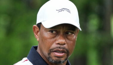 Golf legend Tiger Woods catches stray from major champ: "It doesn't help him"