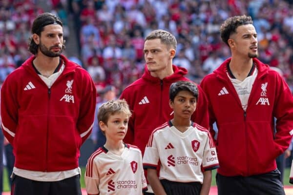LONDON, ENGLAND - Sunday, August 10, 2025: Liverpool’s Mohamed Salah, Dominik Szoboszlai, Florian Wirtz, Curtis Jones and Cody Gakpo line-up before the FA Community Shield match between Crystal Palace FC and Liverpool FC at Wembley Stadium. Palace won 3-1 on penalties after a 2-2 draw. (Photo by David Rawcliffe/Propaganda)