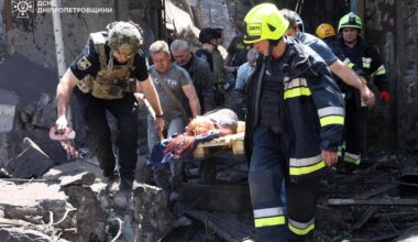 Ukraine says Russian strikes kill 2 in Dnipropetrovsk region