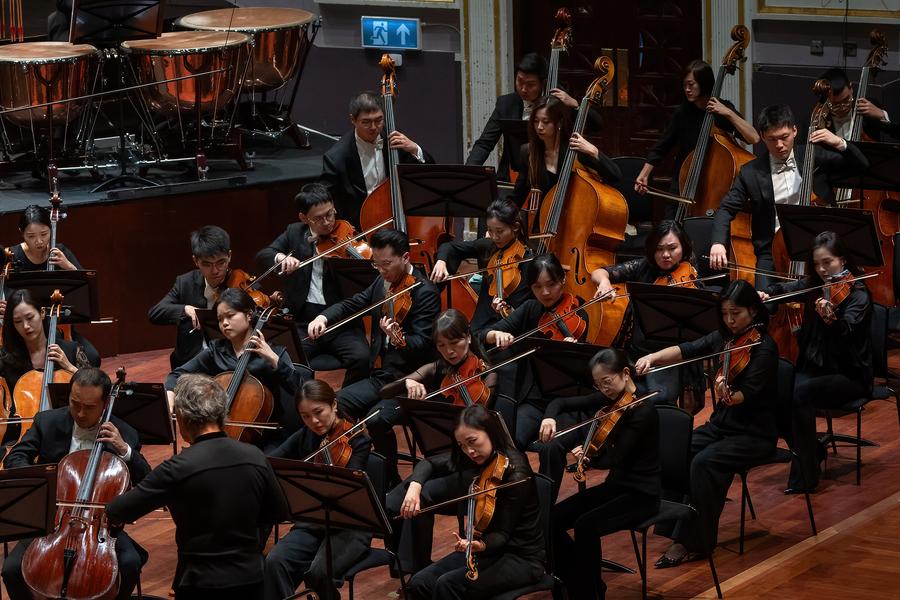 Chinese orchestra opens European tour with performances, cultural exchange in Britain-Xinhua