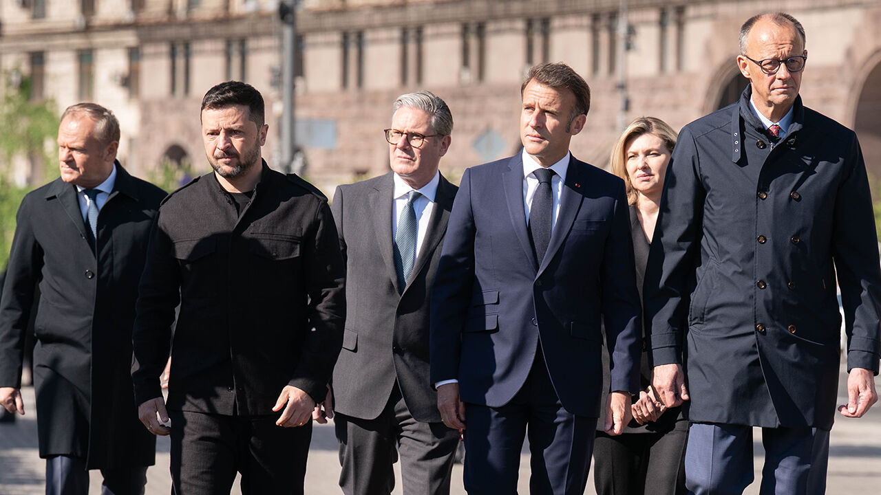 Volodymyr Zelensky, Sir Keir Starmer, Emmanuel Macron, Volodymyr Zelensky's wife Olena Zelenska and Friedrich Merz in Maidan Square in Kyiv (left to right)