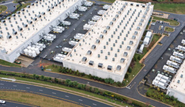 An aerial view of the IAD71 Amazon Web Services data centre in Ashburn, Virginia, USA.