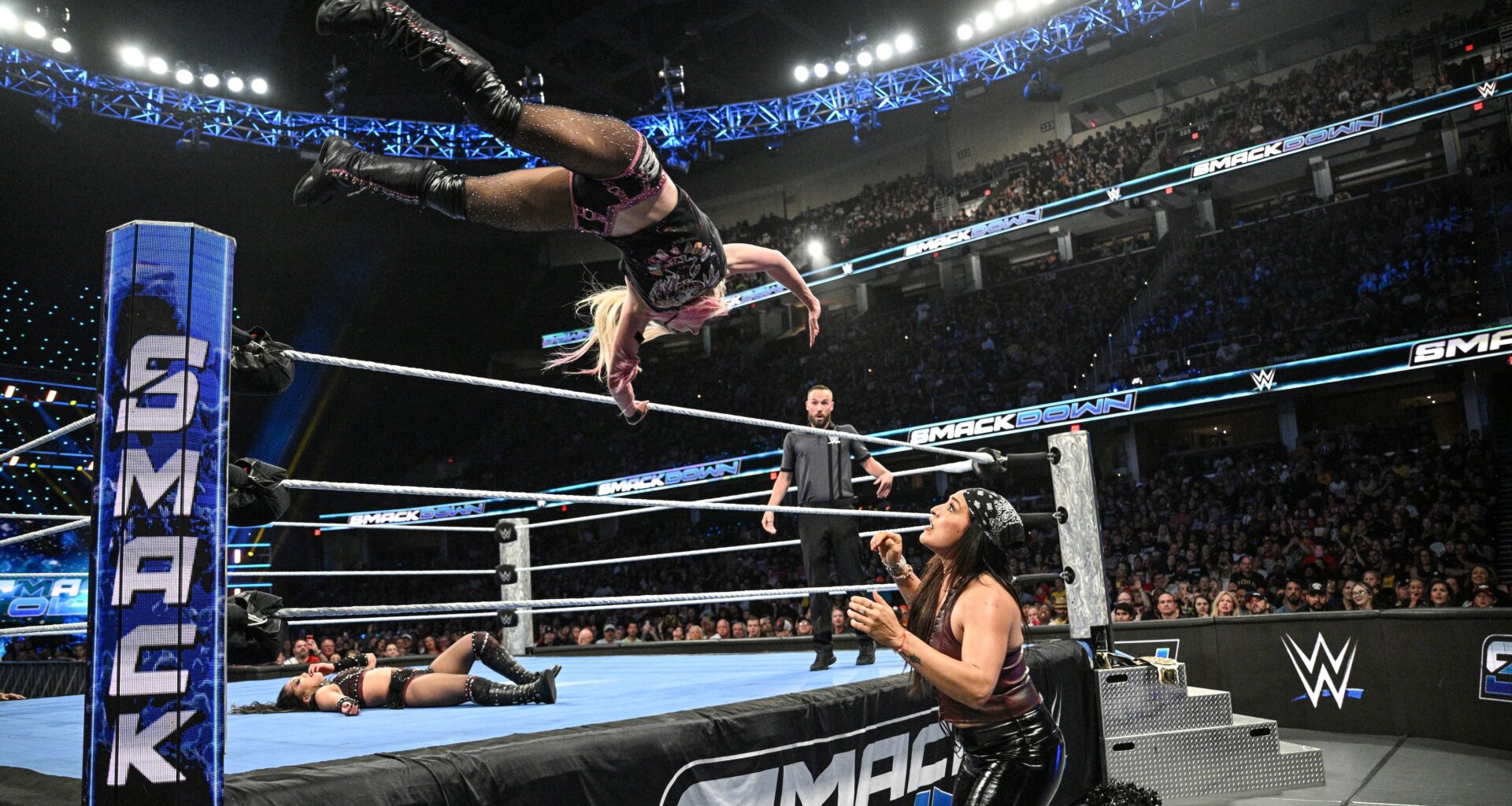WWE SmackDown Reportedly to Stay on USA Network, Stream on Peacock Through 2029