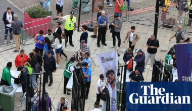 Bacon rashers, hi-vis jackets and a dog collar: all life is found among Oval early birds | England v India 2025