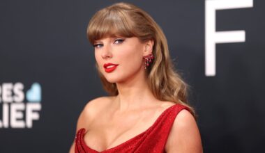 All of the signs Taylor Swift is hinting at a Super Bowl Halftime Show performance