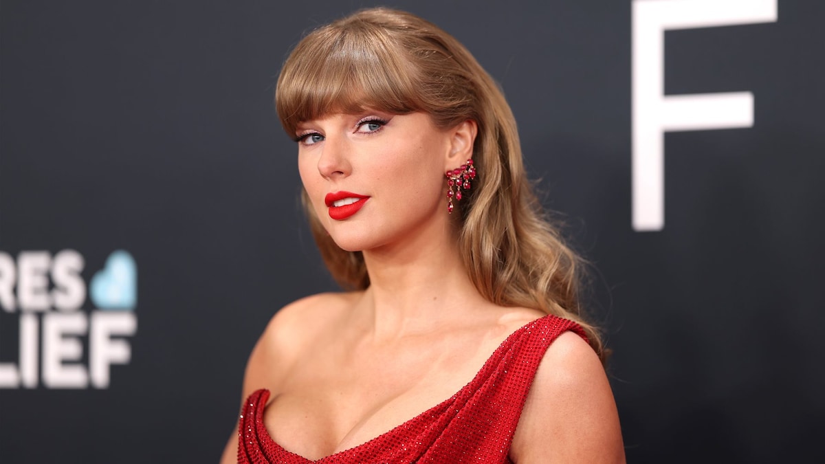 All of the signs Taylor Swift is hinting at a Super Bowl Halftime Show performance