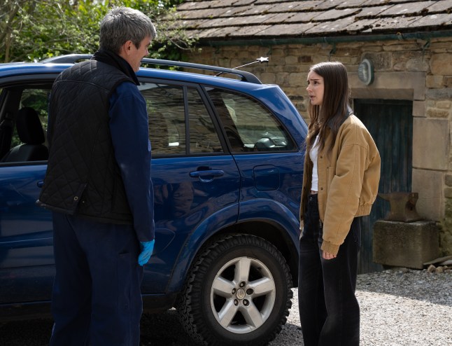 Cain speaks to Sarah in Emmerdale