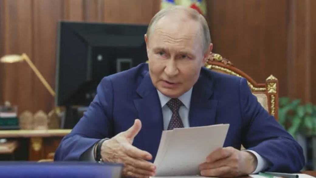 Click to play video: 'Russia says it must be included in talks on Ukraine’s security'