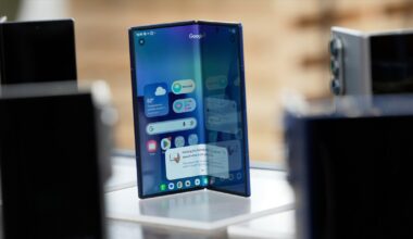 Samsung taking market share from Apple in U.S. as foldable phones gain momentum