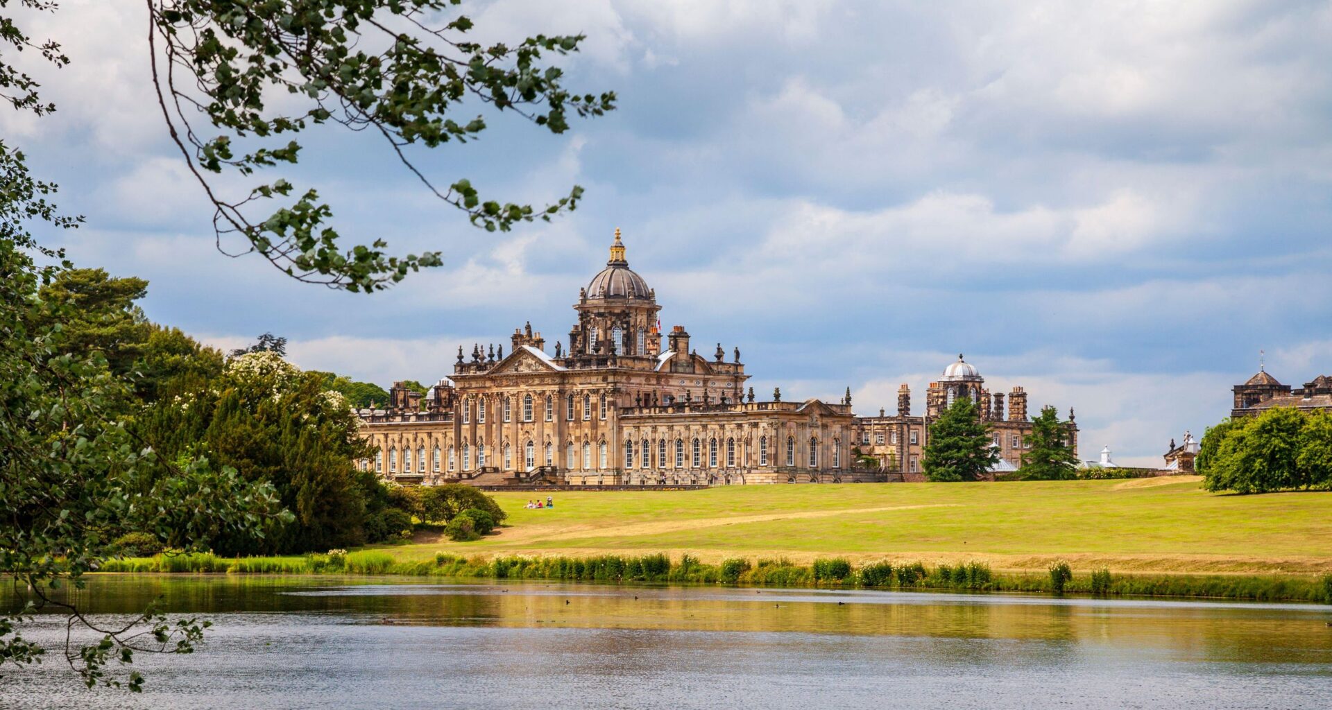 The most splendid English stately homes that everyone needs to visit