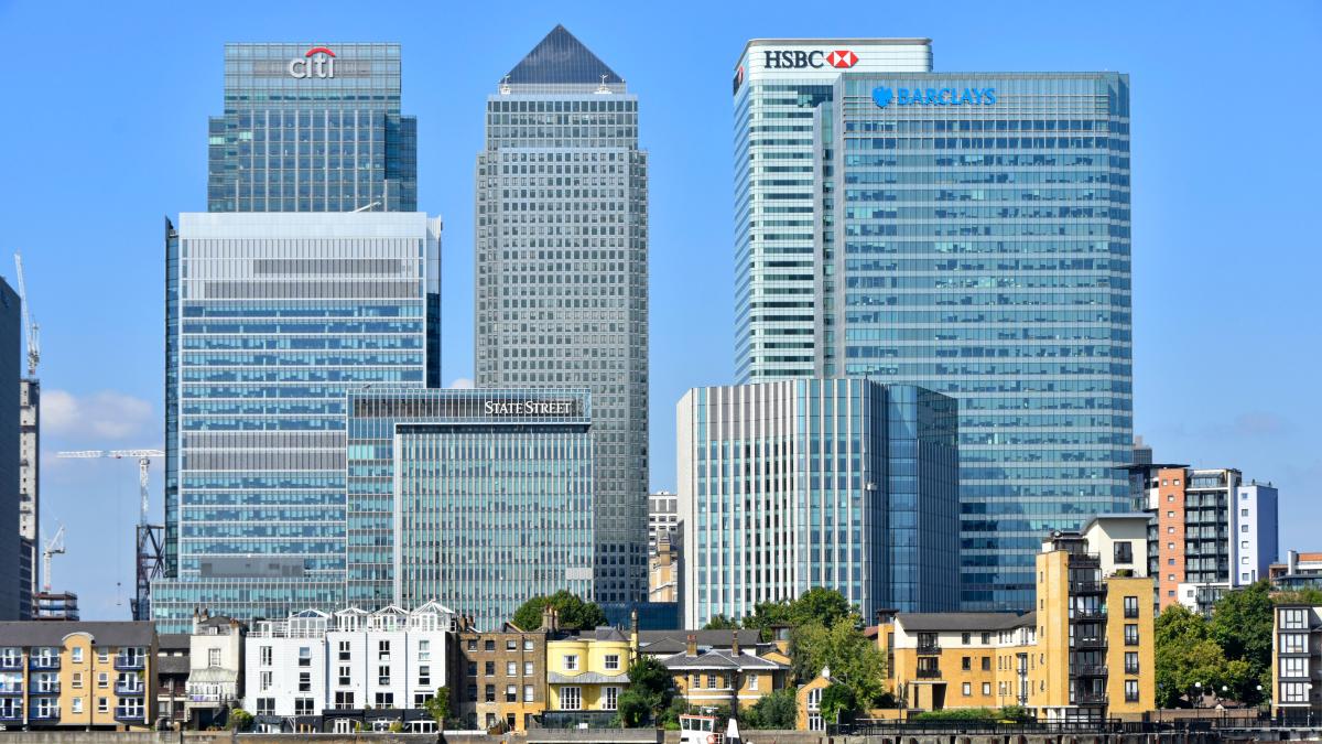 London finance vacancies buck downbeat national trend