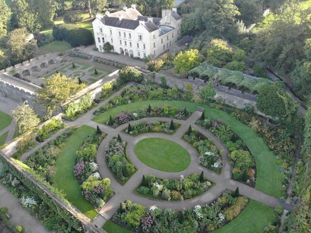 Aberglasney Gardens