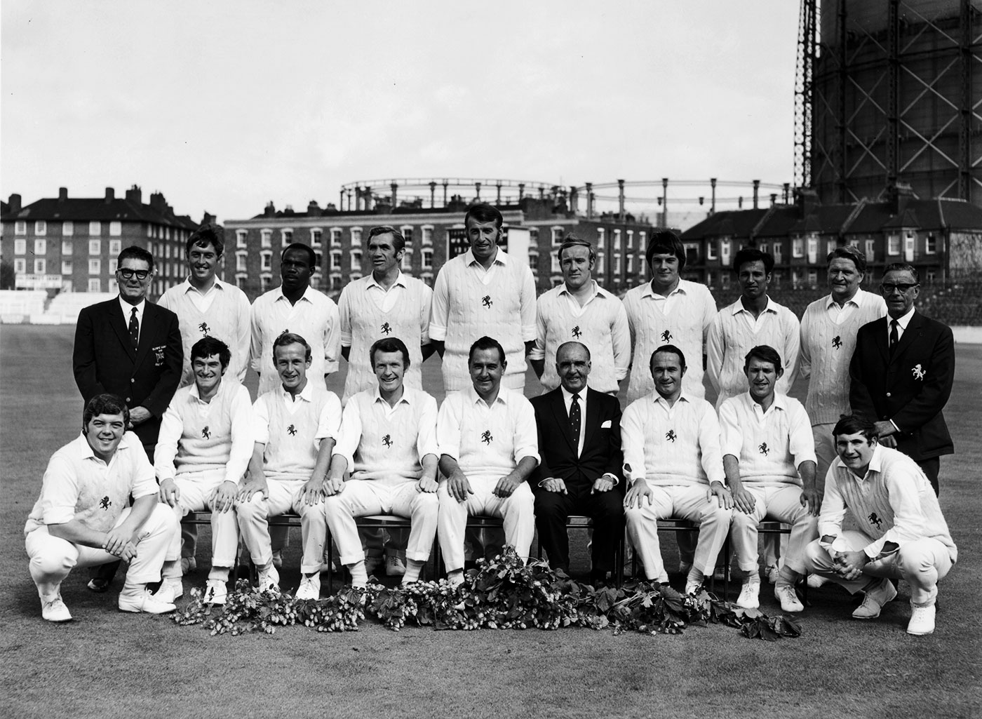 Underwood (seated, second from left) with the Kent side in 1970. Alan Knott is to Underwood's right, Asif Iqbal stands third from right, and club secretary Les Ames is seated third from right. 