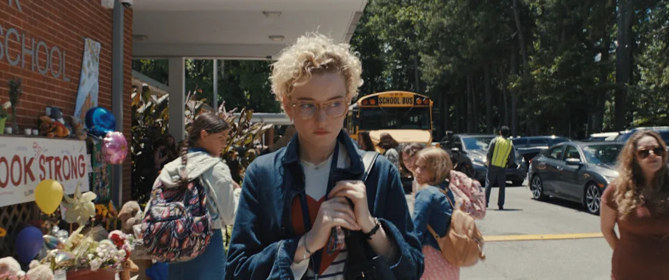 Julia Garner in Weapons.