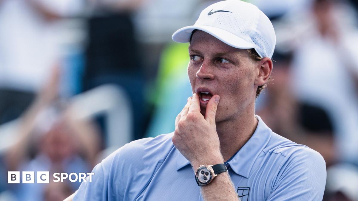 Jannik Sinner watches on