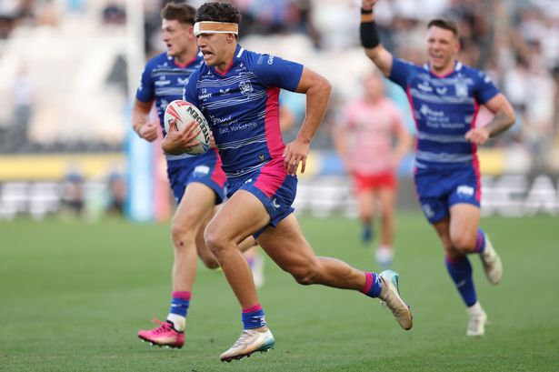 Hull FC's Lewis Martin on his way to scoring a try.