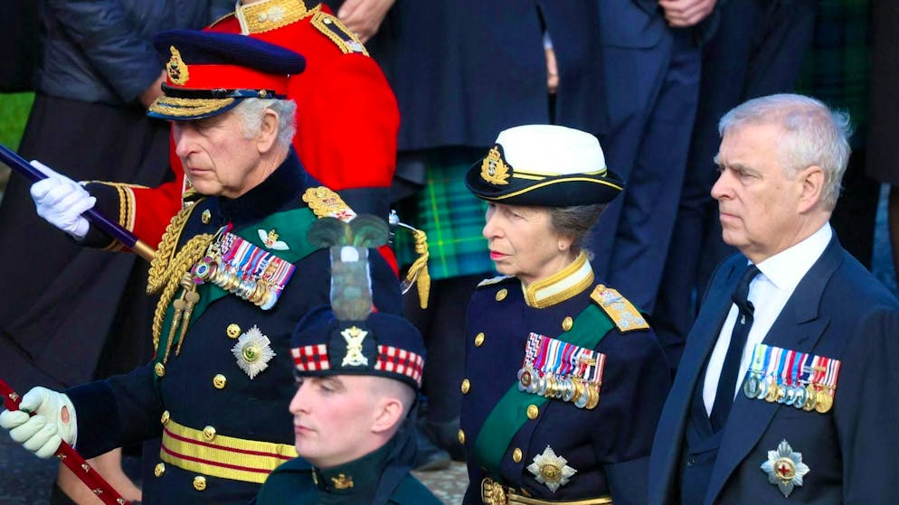 At their mother's funeral in September 2022, the three of them were still together: King Charles III, Princess Anne and Prince Andrew follow Queen Elizabeth II's coffin.
