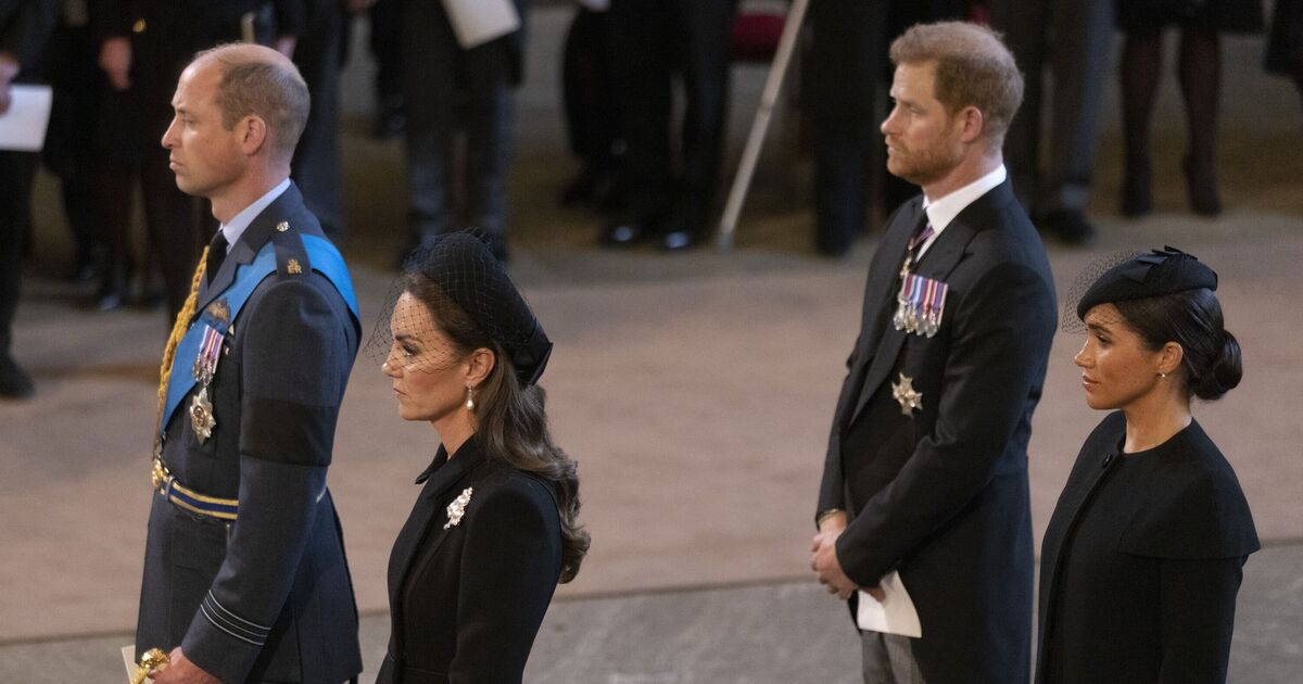 Royals' gesture to William that caused lasting 'resentment' from Harry & Meghan - Celebrity News - Entertainment