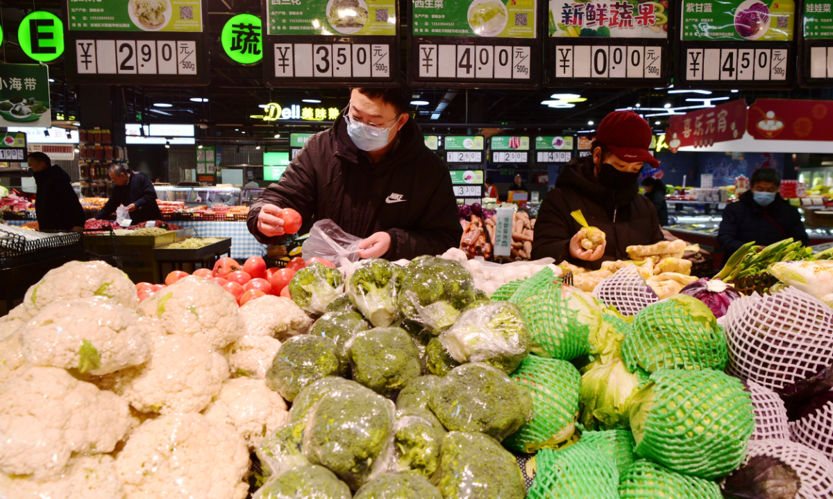 Consumers shop for goods in a supermarket in Shijiazhuang, North China’s Hebei Province. Photo: VCG