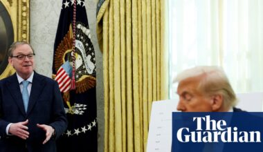 White House officials rush to defend Trump after shaky economic week | Trump administration