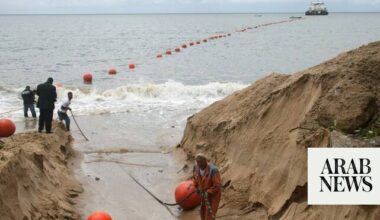 Pakistan plans to lay three new submarine Internet cables this year