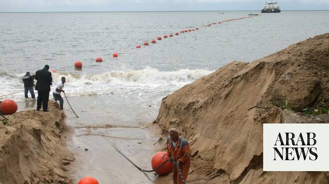Pakistan plans to lay three new submarine Internet cables this year