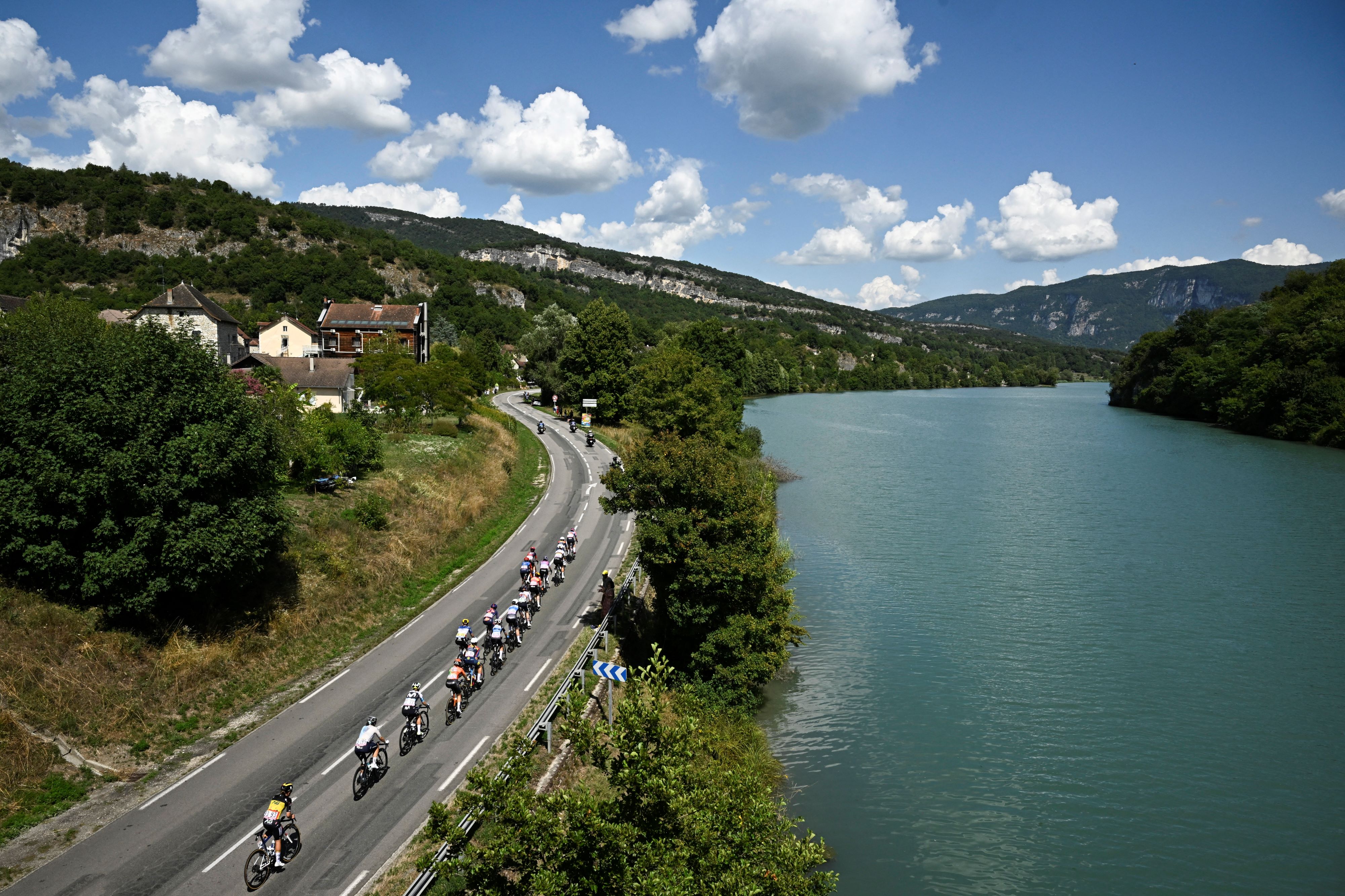 Breakaway rides on stage 7 Tour de France Femmes 2025