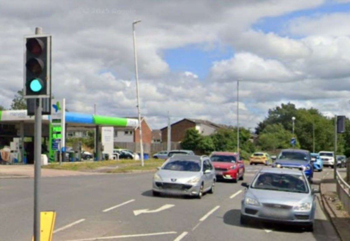 B2173 London Road in Swanley shut between Birchwood Road and Crescent Gardens after air ambulance called to crash