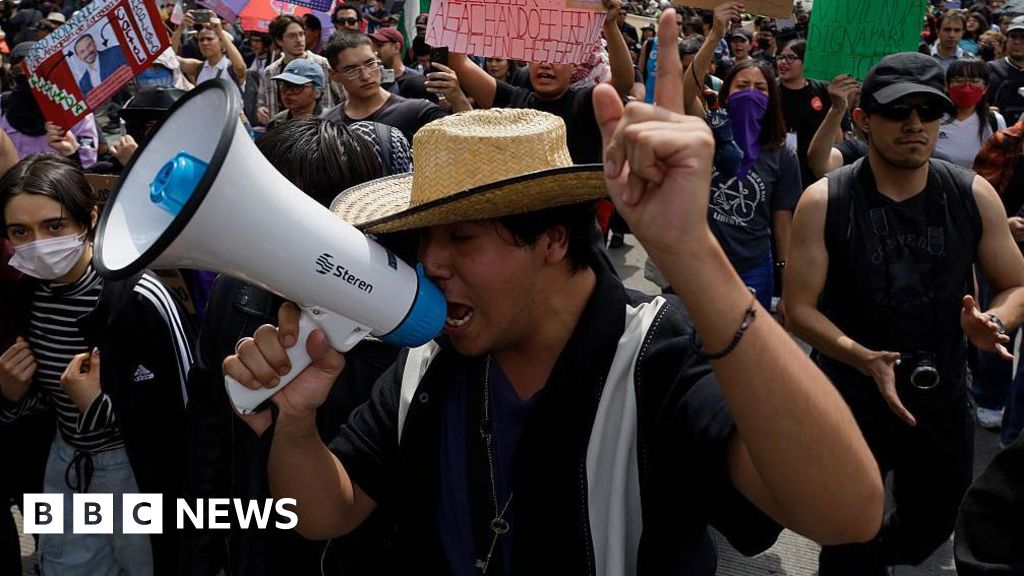 Mexicans protest tourists and gentrification