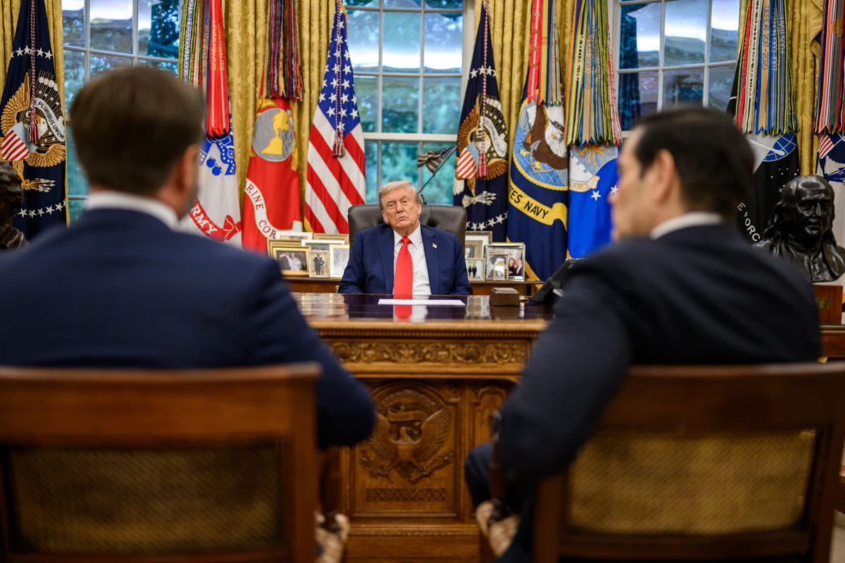 President Donald Trump meets with Secretary of State Marco Rubio and Vice President JD Vance before a call with Russian President Vladimir Putin, Monday, August 18, 2025, in the Oval Office. (Official White House Photo by Daniel Torok)